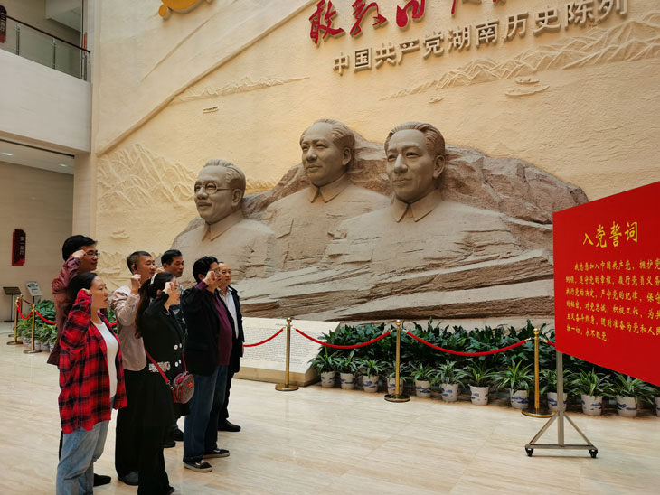 重温入党誓词.jpg 重温入党誓词.jpg